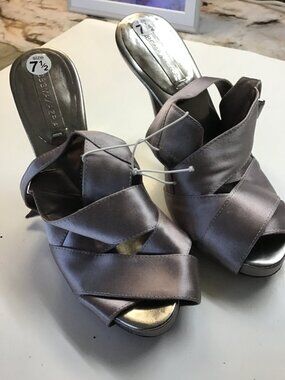 BCBGMAXAZRIA 7-1/2 New Steel Gray Sandal Heels